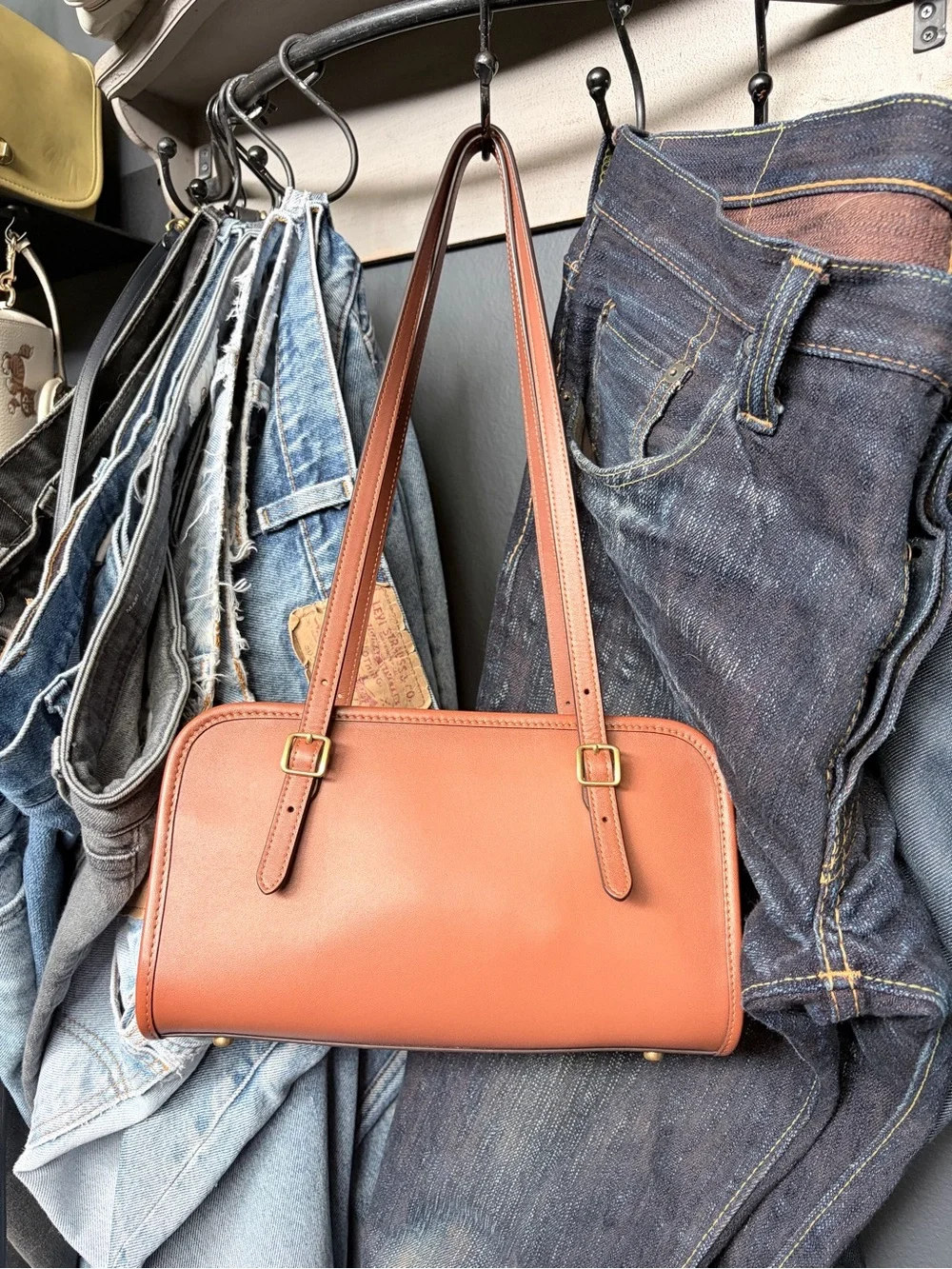 Coach Swing Zip Full size Brown - Picture 6 of 6